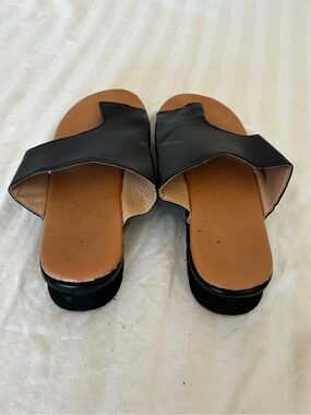 Well Worn Black Slide Sandals with Tan Footbed